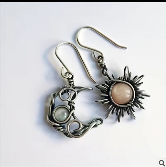 Jewelry - New sun and moon dangle earrings